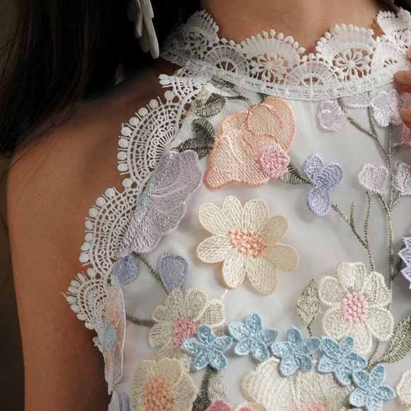 Classic Boho Pastel Floral Applique Scallop Lace Halter Tank Top - Picture 9 of 10